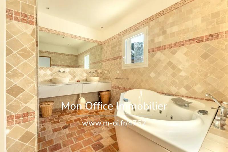 Villa - 200 m² - 7 pièces