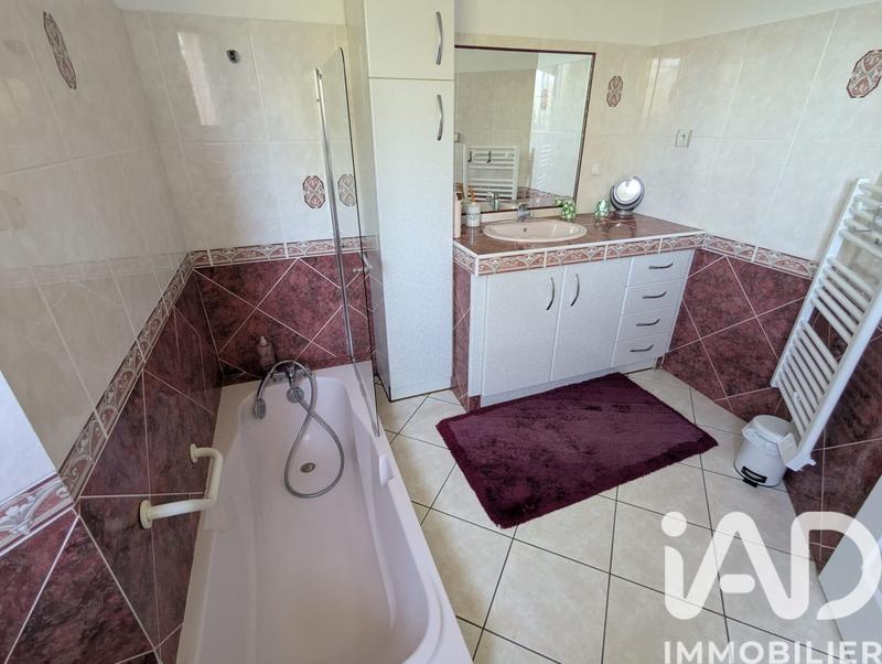 Maison - 263 m² - 9 pièces