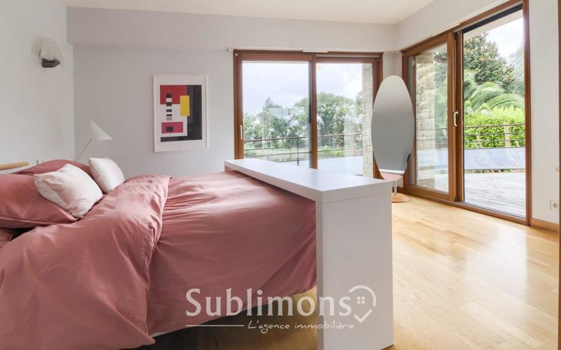 Maison - 240 m² - 9 pièces