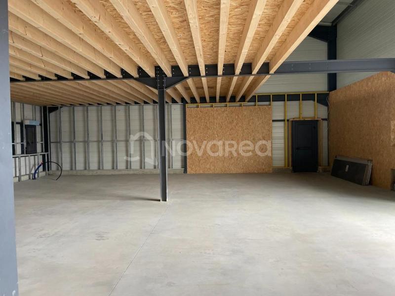 Local commercial - 200 m² - 1 pièce