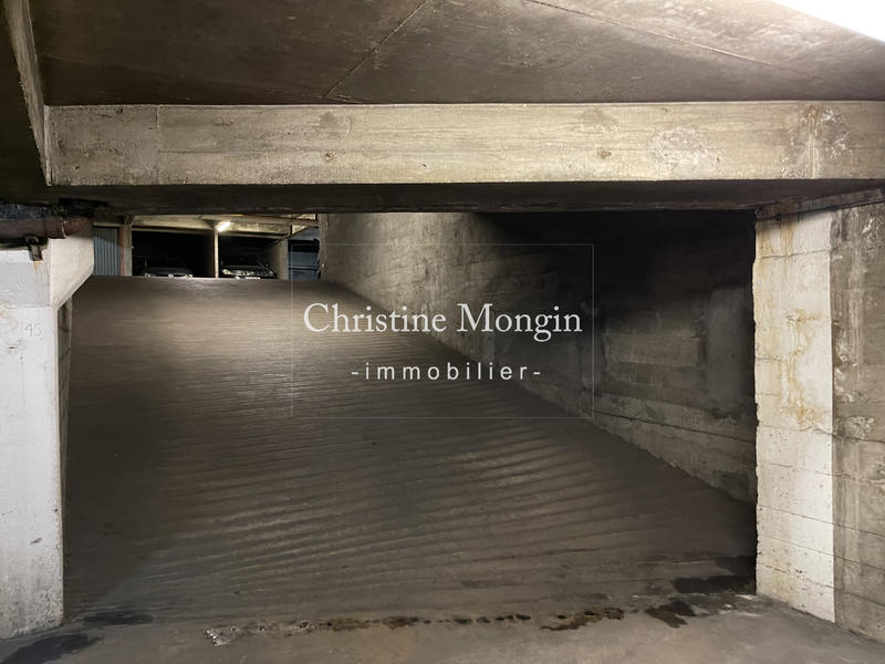 Parking / Garage - 8 m²