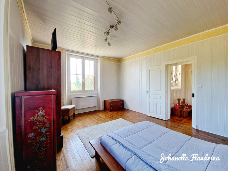 Maison - 420 m² - 8 pièces