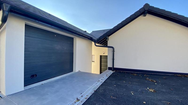 Maison - 240 m² - 6 pièces