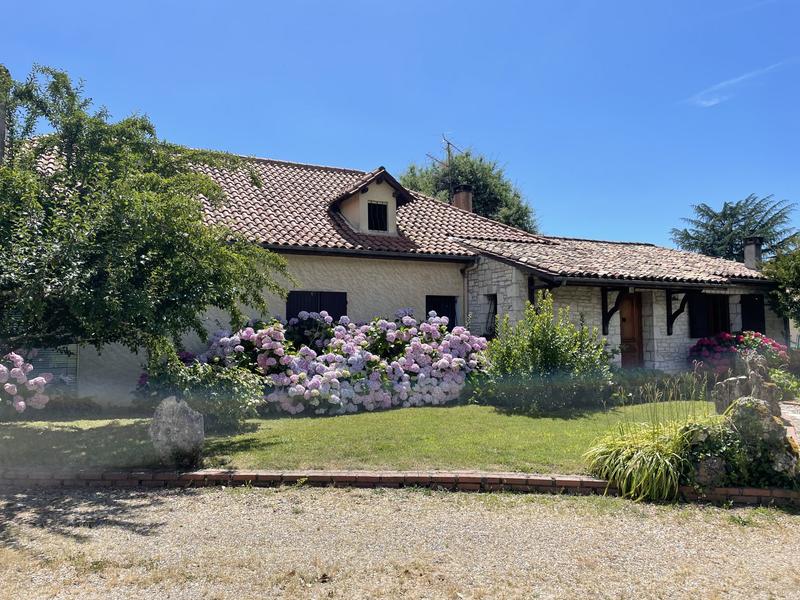Maison traditionnelle - 191 m² - 6 pièces
