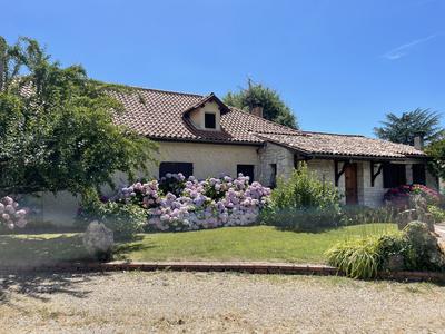 Maison traditionnelle - 191 m² - 6 pièces