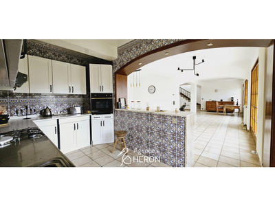 Propriété - 170 m² - 8 pièces