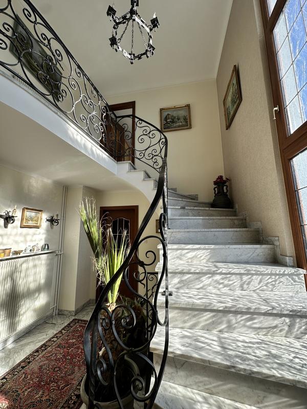 Maison - 211 m² - 8 pièces