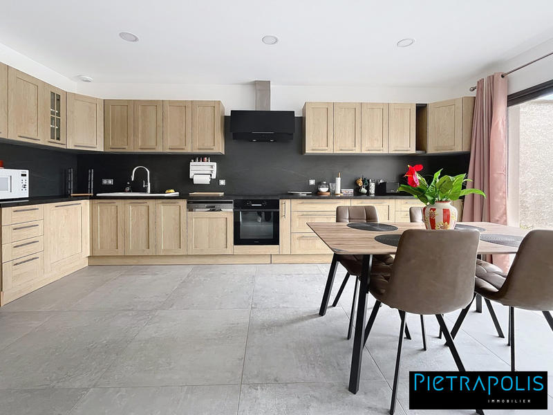 Maison - 138 m² - 6 pièces