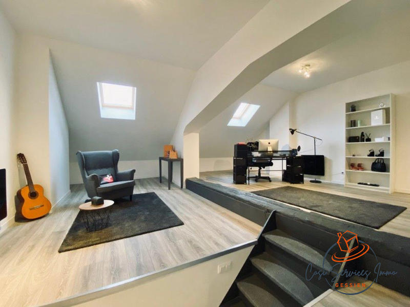 Maison - 300 m² - 8 pièces