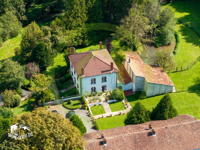 Maison - 241 m² - 8 pièces