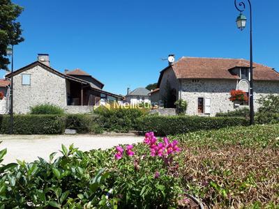 Corps de ferme - 240 m² - 8 pièces