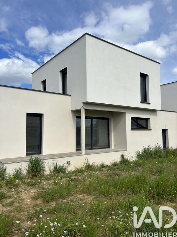 Maison - 94 m² - 5 pièces