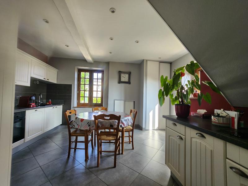 Maison - 95 m² - 5 pièces