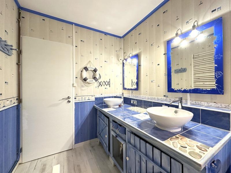 Maison - 335 m² - 8 pièces