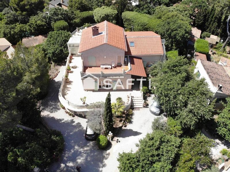 Maison - 233 m² - 9 pièces