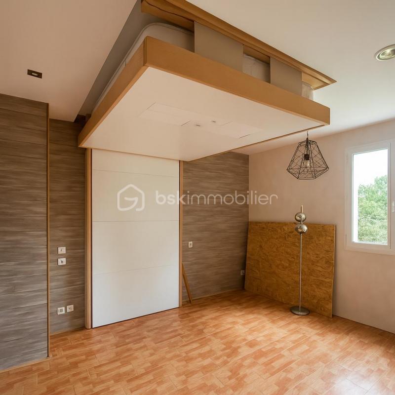 Maison - 201 m² - 7 pièces