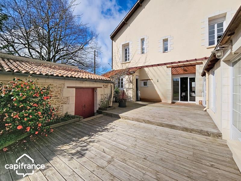 Maison - 243 m² - 8 pièces