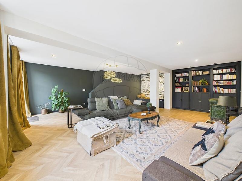 Maison - 270 m² - 7 pièces