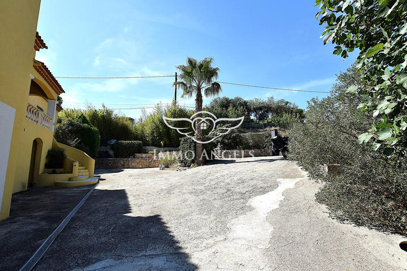 Villa - 206 m² - 9 pièces