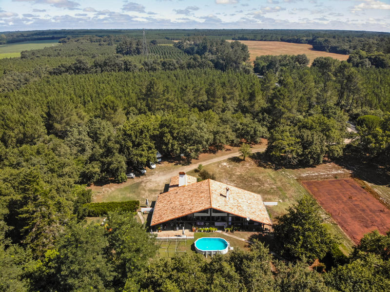 Propriété - 263 m² - 8 pièces