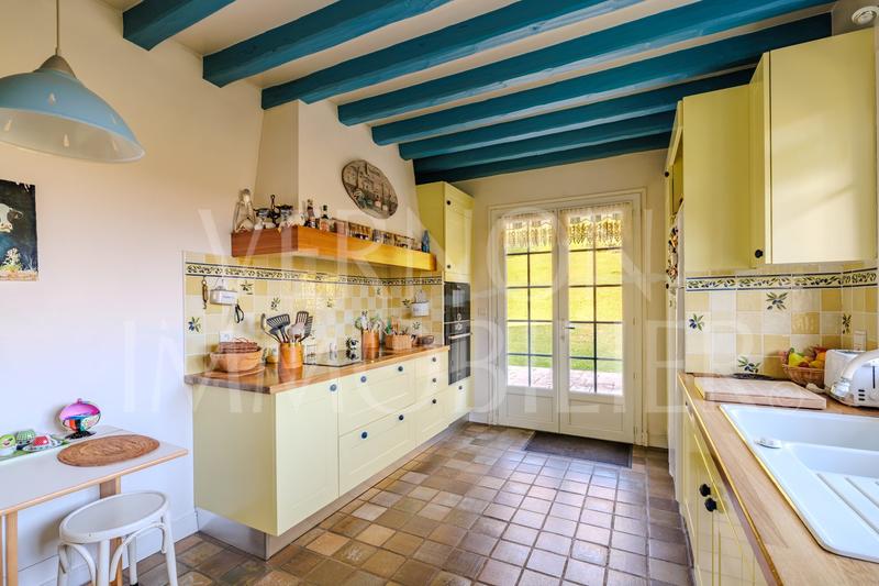 Maison traditionnelle - 270 m² - 8 pièces