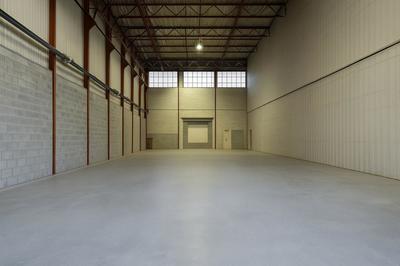 Entrepôt - 2 115 m²