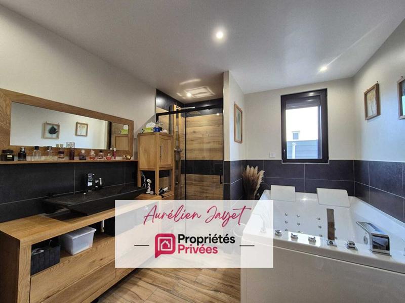 Maison - 200 m² - 5 pièces