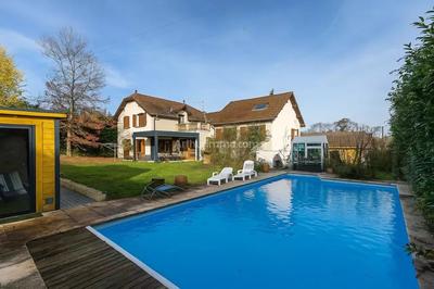 Maison - 225 m² - 9 pièces