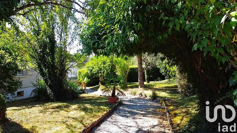 Maison - 1 458 m² - 34 pièces