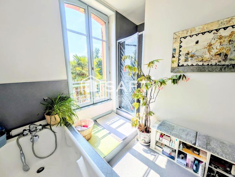 Maison - 208 m² - 10 pièces