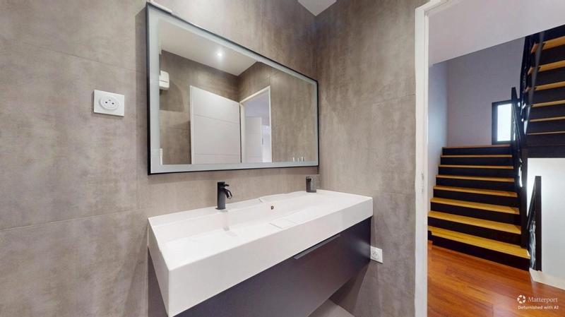 Maison - 203 m² - 8 pièces