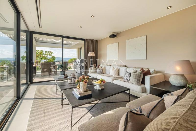 Villa - 242 m² - 6 pièces