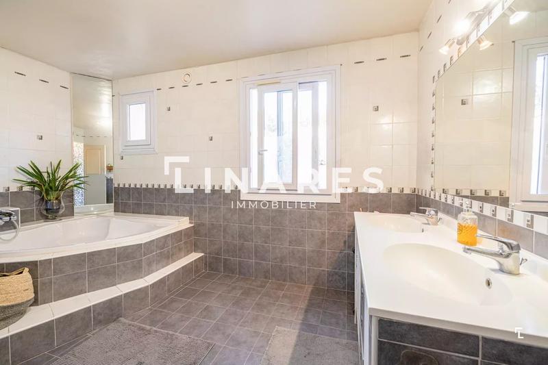 Maison - 162 m² - 5 pièces