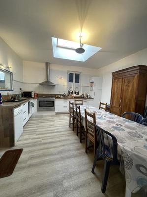 Maison - 220 m² - 9 pièces