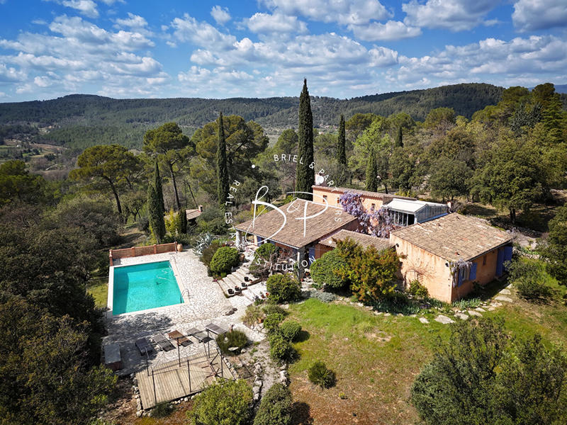 Maison - 301 m² - 13 pièces