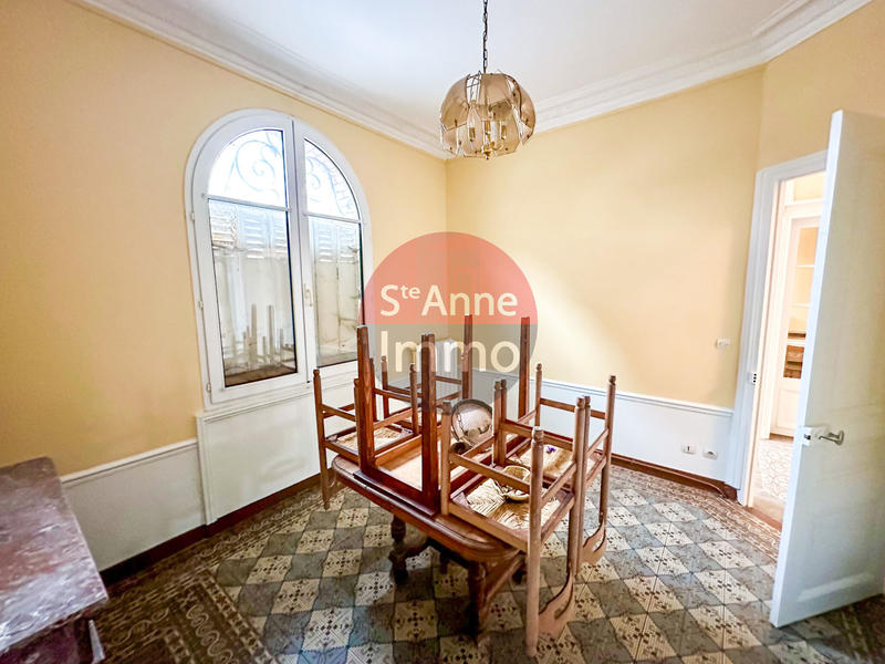 Maison - 300 m² - 12 pièces