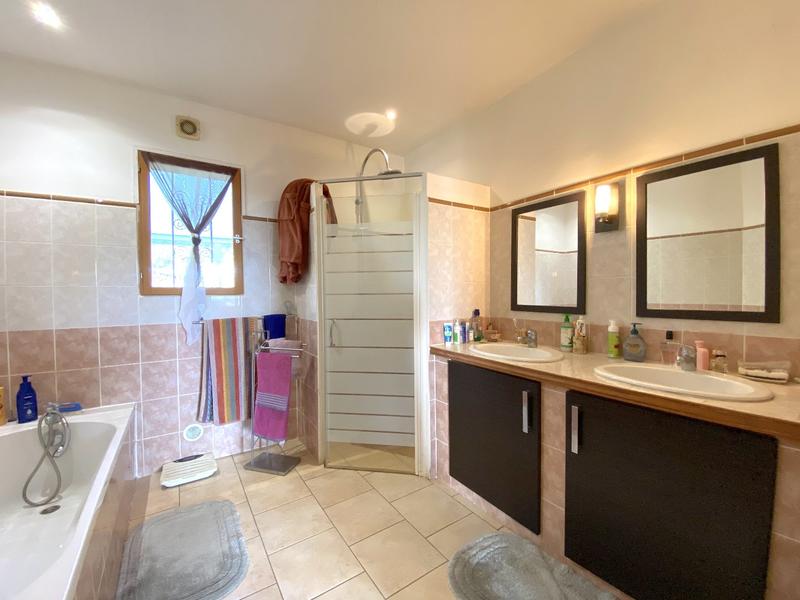 Maison - 192 m² - 7 pièces