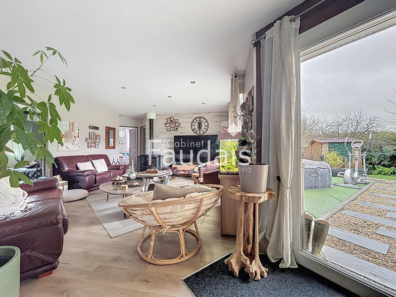 Maison - 217 m² - 10 pièces