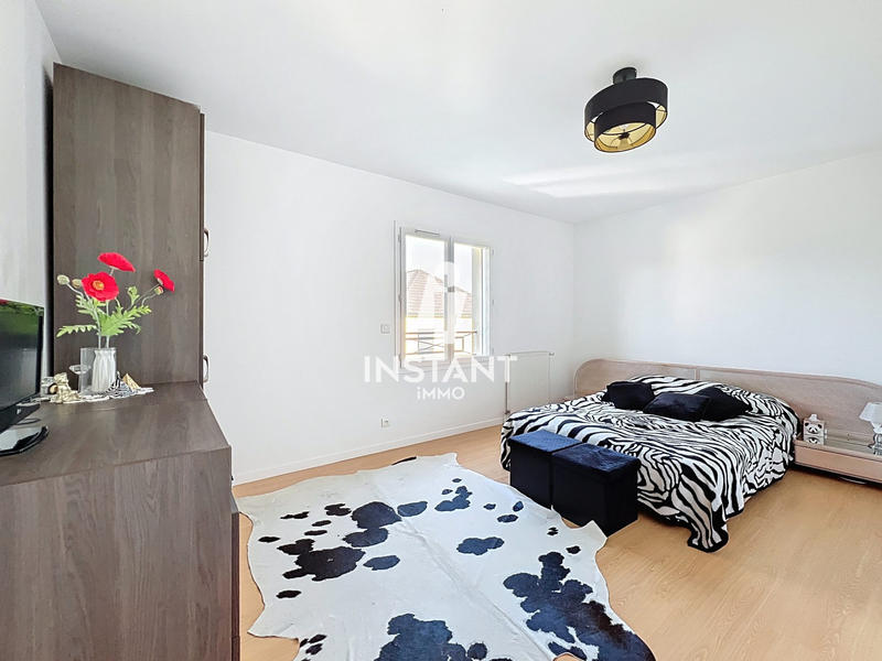 Villa - 238 m² - 9 pièces