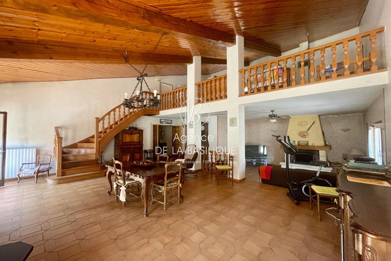 Maison - 200 m² - 6 pièces