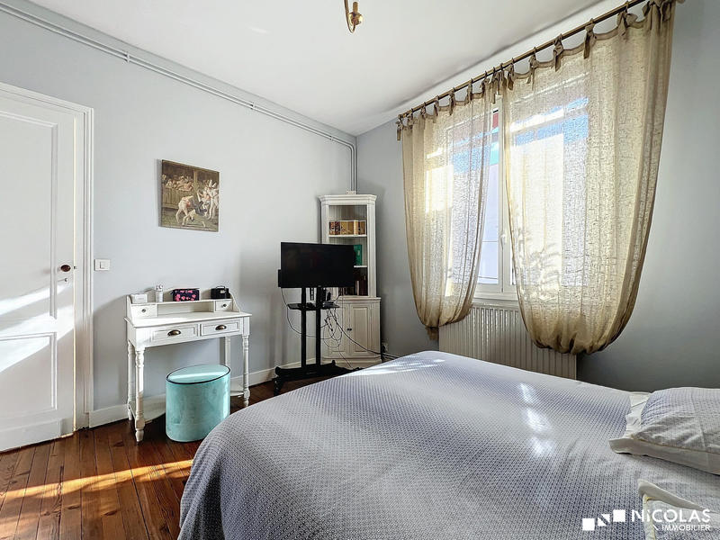 Maison - 228 m² - 8 pièces