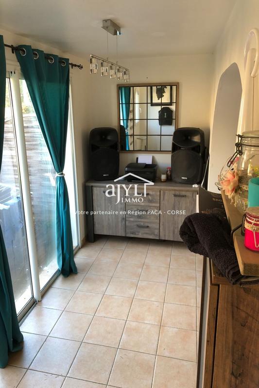 Maison - 99 m² - 4 pièces