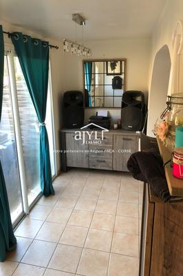 Maison - 99 m² - 4 pièces