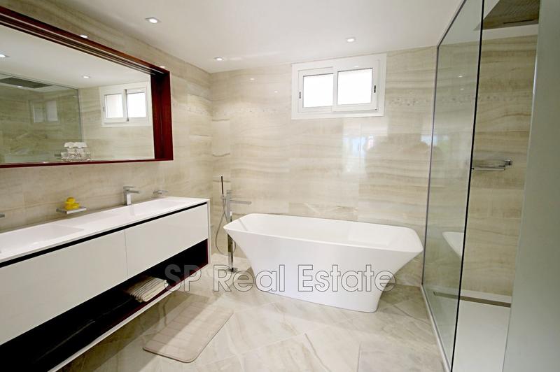 Appartement - 215 m² - 5 pièces