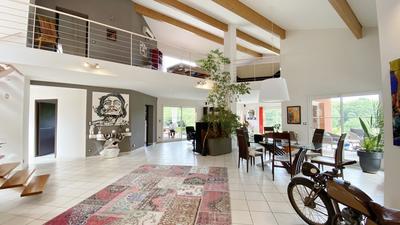 Maison contemporaine - 330 m² - 7 pièces