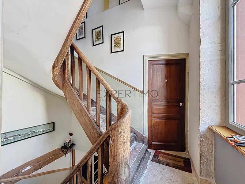 Maison - 249 m² - 7 pièces