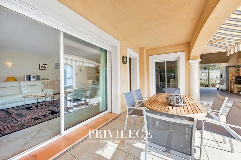 Villa - 240 m² - 8 pièces