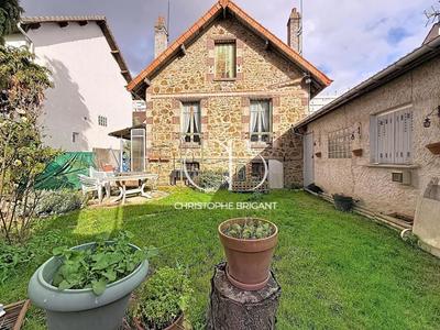 Maison - 95 m² - 5 pièces