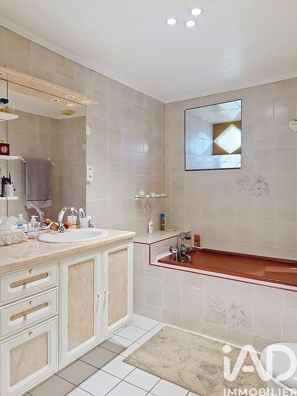 Maison de village - 202 m² - 7 pièces