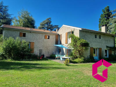 Maison traditionnelle - 205 m² - 6 pièces